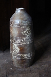 Напольная ваза с шерстяным орнаментом / Grīdas vāze ar vilnu ornamentu