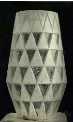 Урна с треугольниками / Atkritumu tvertne ar trīsstūriem